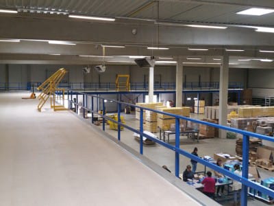Levering og montering av mezzanin reolsystem.